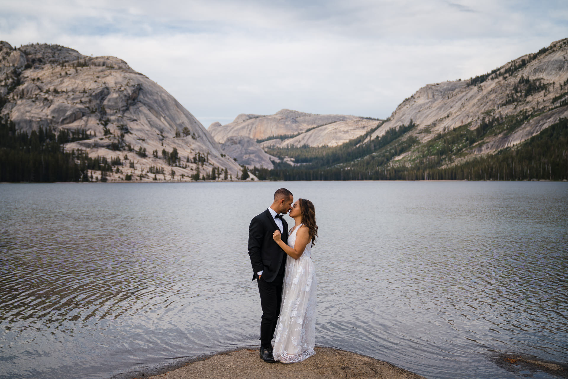 Yosemite elopement wedding in the high sierra's at lake tenaya