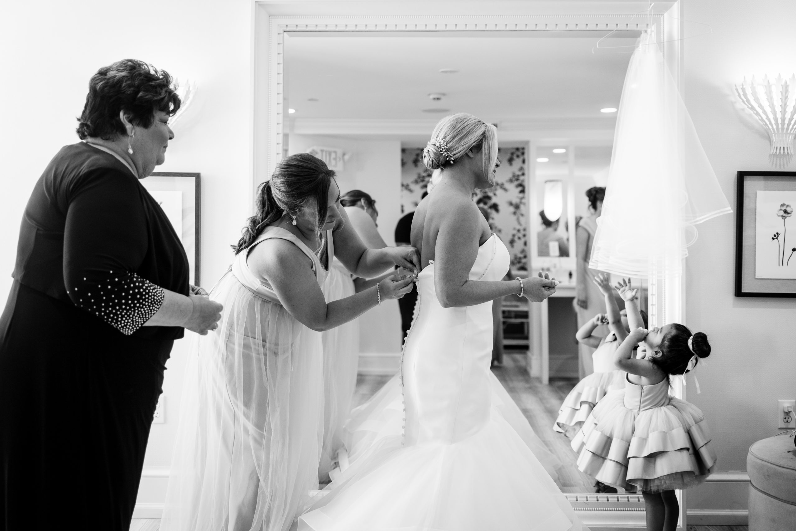 Bride getting ready at the Linwood Country Club Bridal Suite photographed by Salt & Sonder Studio